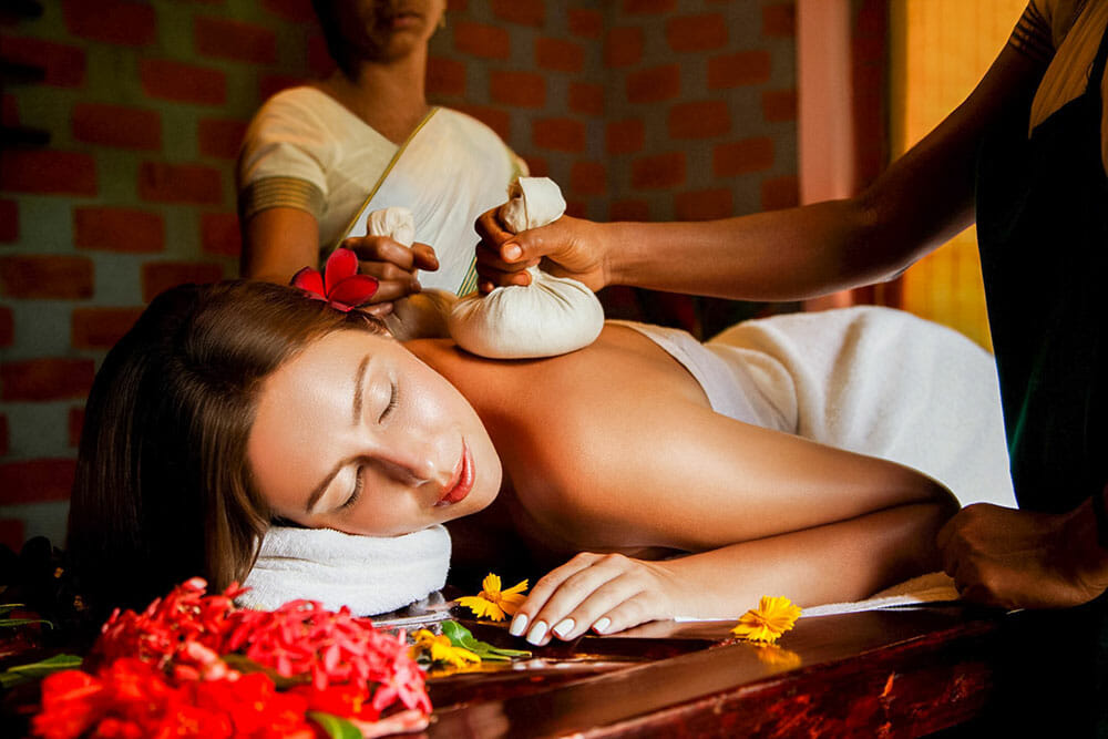 Pacchetti Yoga e Massaggio Ayurvedico