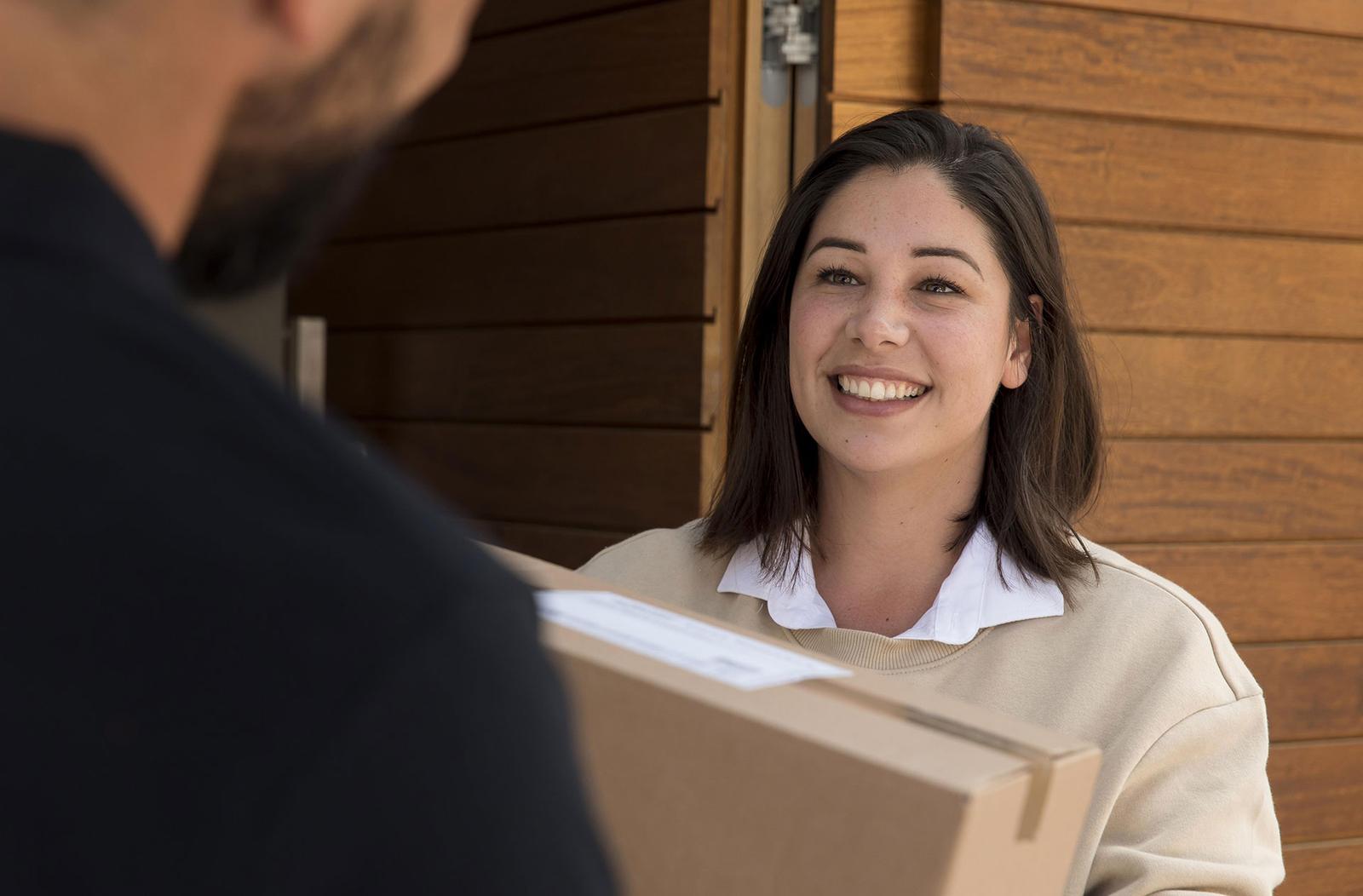Perché sempre più persone scelgono di spedire da casa